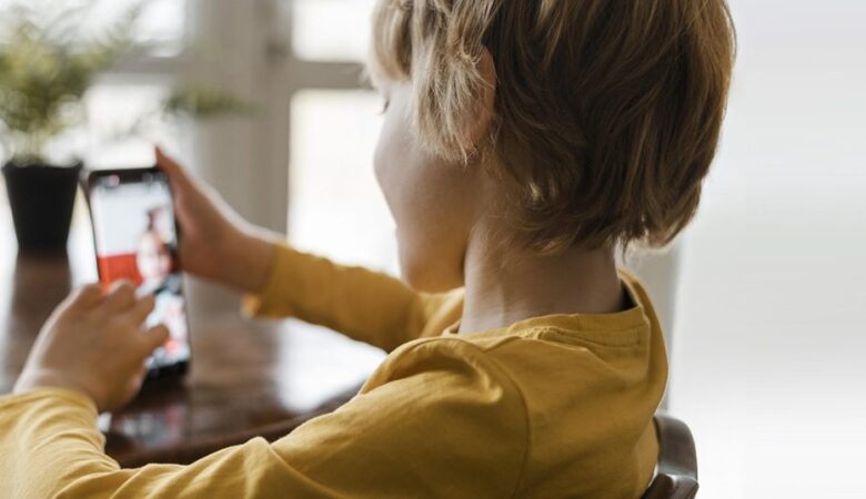Adultização digital: o preço da exposição infantil nas redes sociais e como proteger legalmente seu filho 